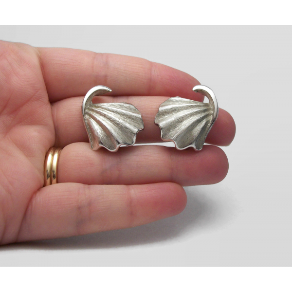 Crown Trifari Silver Ginko Leaf Clip on Earrings Abstract Scallop Shell