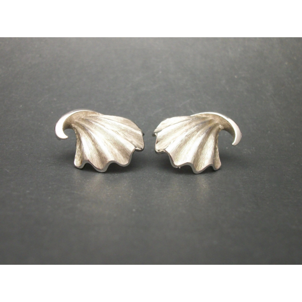 Crown Trifari Silver Ginko Leaf Clip on Earrings Abstract Scallop Shell