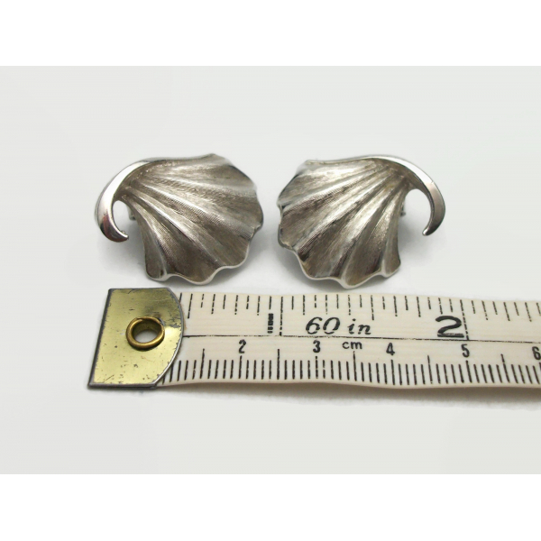 Crown Trifari Silver Ginko Leaf Clip on Earrings Abstract Scallop Shell