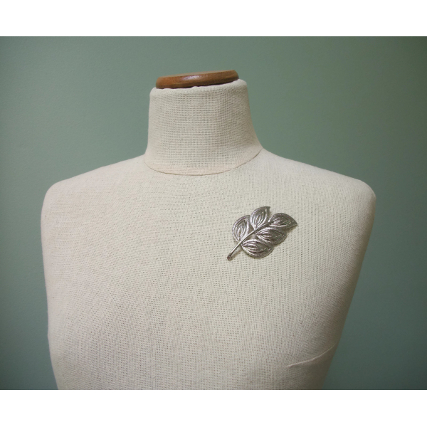 Vintage Signed Kramer Silver Leaf Pin Openwork Leaf Shaped Brooch Lapel Pin