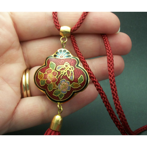 Vintage Deep Red Cloisonne Enamel Tassel Pendant Necklace 24 inch Cord