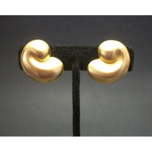 Vintage Signed TAT Gold Tone Swirl Clip On Earrings Chunky