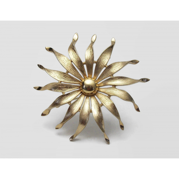 Vintage Crown Trifari Gold Flower Brooch Large 2 5/8" Diameter Floral Lapel Pin