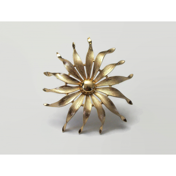 Vintage Crown Trifari Gold Flower Brooch Large 2 5/8" Diameter Floral Lapel Pin