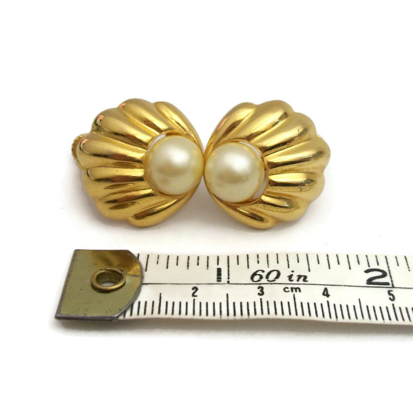 Vintage Goldette Gold Oyster Shell Faux Pearl Clip On Earrings Screwback Hinged