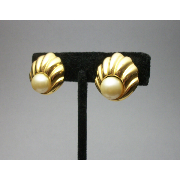 Vintage Goldette Gold Oyster Shell Faux Pearl Clip On Earrings Screwback Hinged