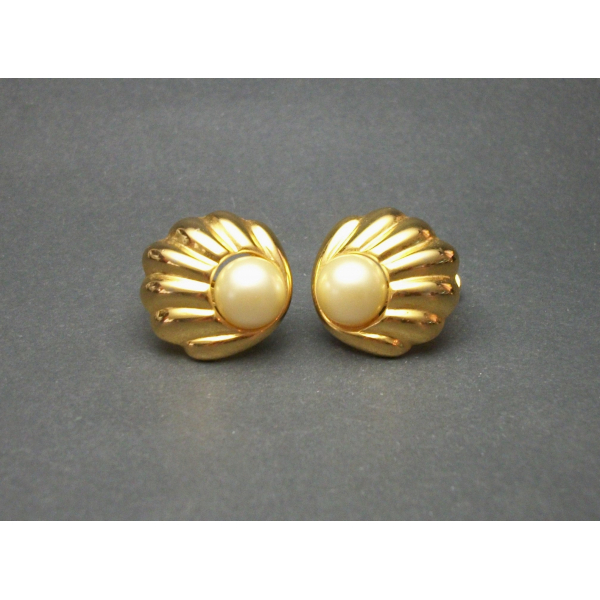Vintage Goldette Gold Oyster Shell Faux Pearl Clip On Earrings Screwback Hinged