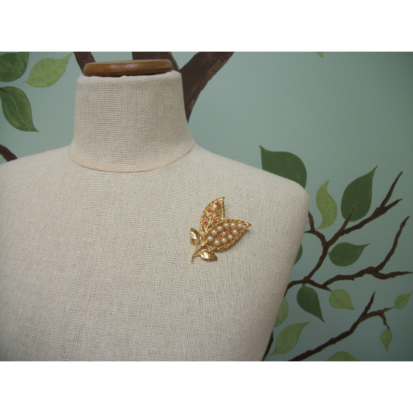 Gerry's rhinestone and pearl gold leaf brooch pin