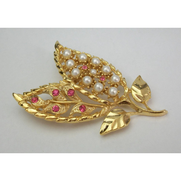 Gerry's rhinestone and pearl gold leaf brooch pin