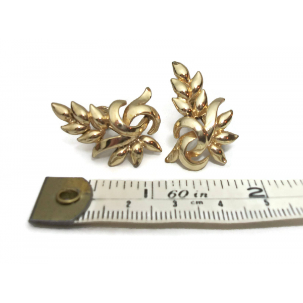 vintage signed Coro gold floral screw back clip earrings