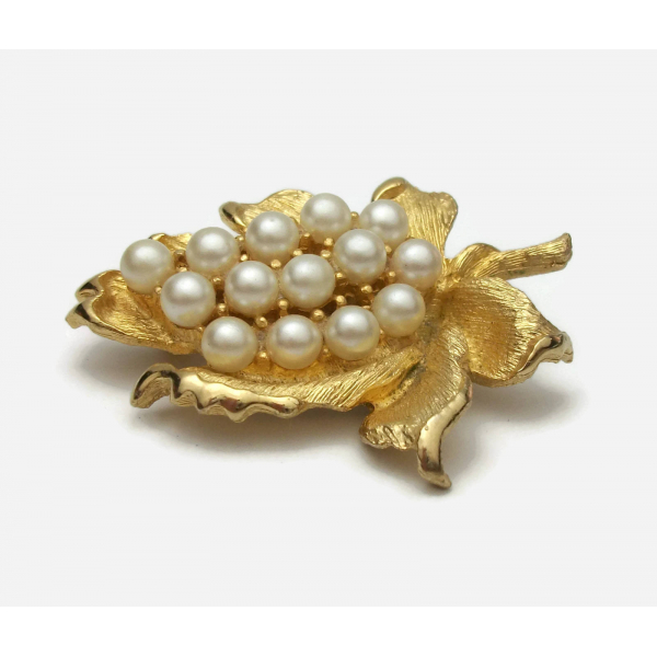 Vintage gold and pearl leaf brooch lapel pin