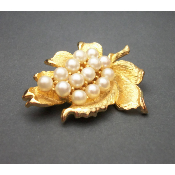 Vintage Gold and Pearl Cluster Leaf Brooch Imitation Pearls Textured ...