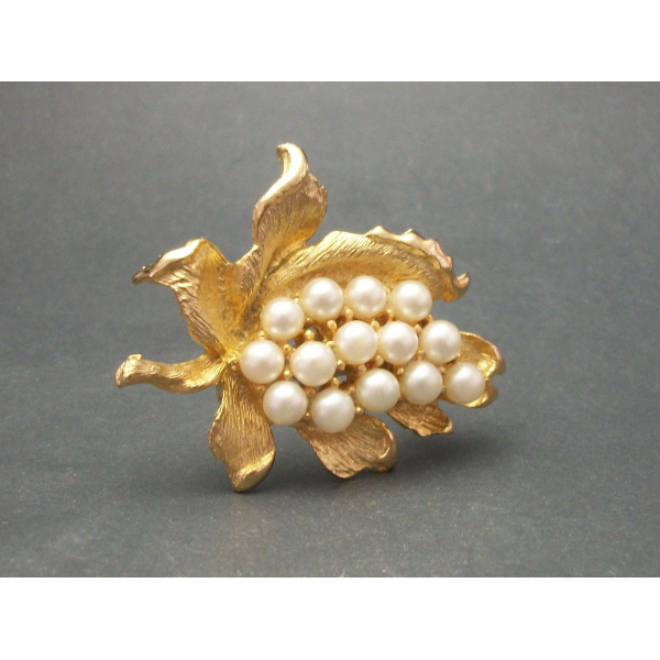 Vintage gold and pearl leaf brooch lapel pin