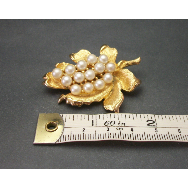 Vintage gold and pearl leaf brooch lapel pin