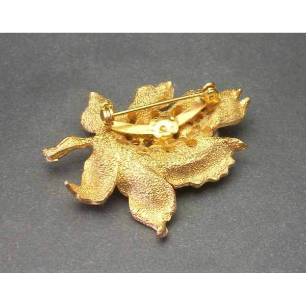 Vintage gold and pearl leaf brooch lapel pin