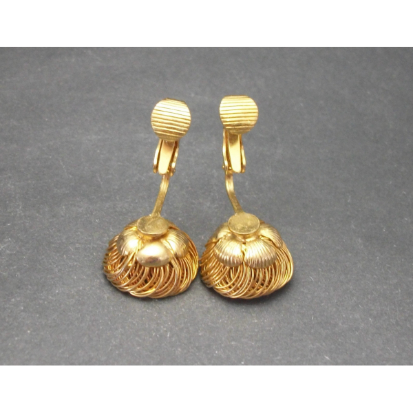 Vintage gold wire bird nest clip on earrings