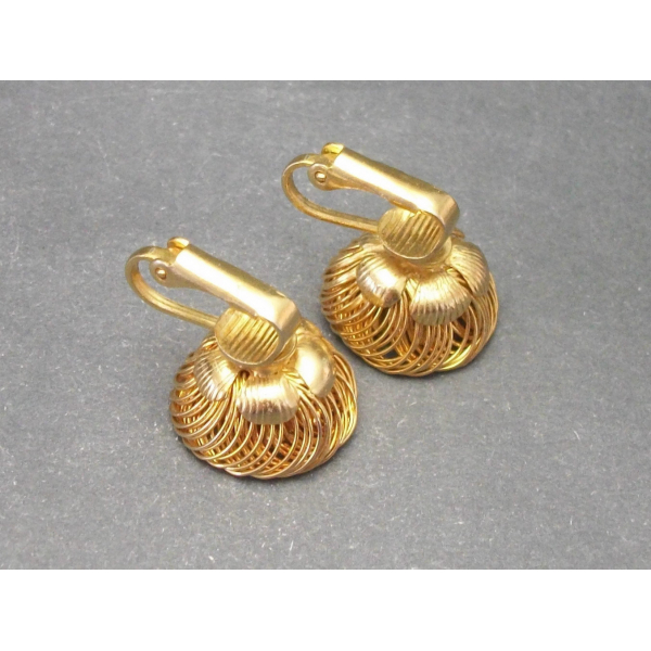Vintage gold wire bird nest clip on earrings