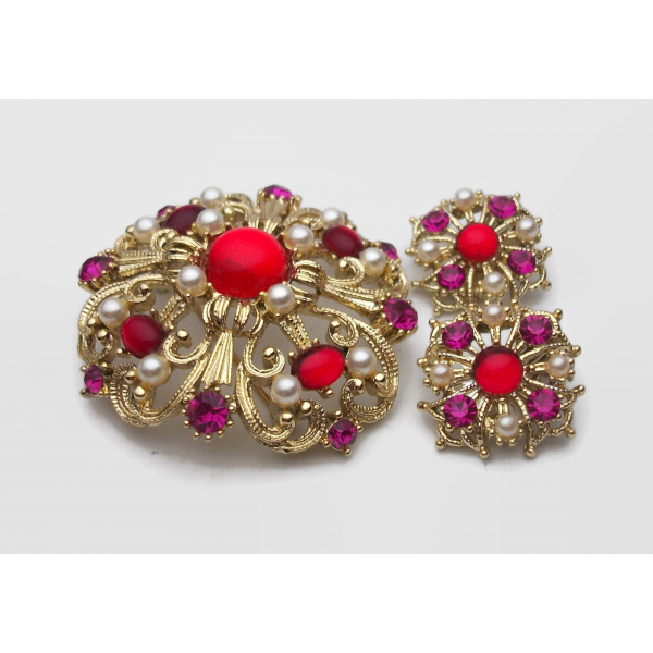 Gold brooch pin and clip earrings set red and purple glass and pearls