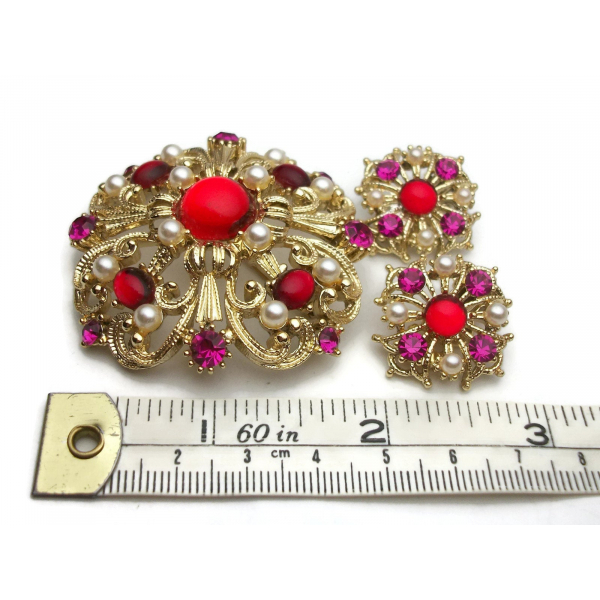 Gold brooch pin and clip earrings set red and purple glass and pearls