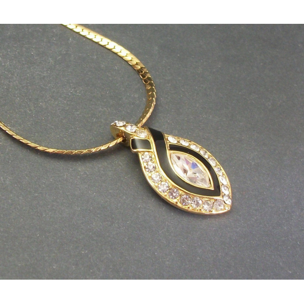 Vintage Trifari pendant necklace