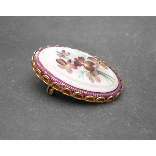 vintage oval floral cameo pin