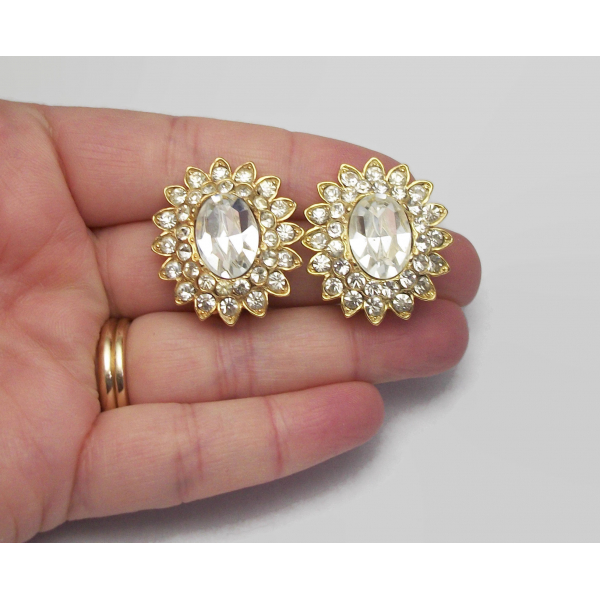 Picture of wedding earrings in hand