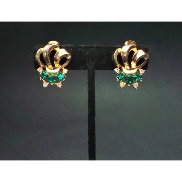 Gold and emerald green rhinestone vintage clip on earrings