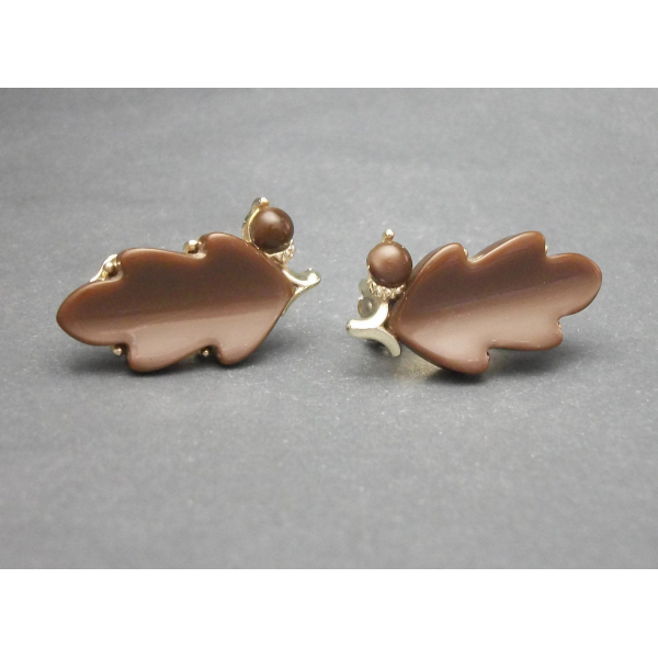 Brown thermoset acorn and oak leaf clip on earrings