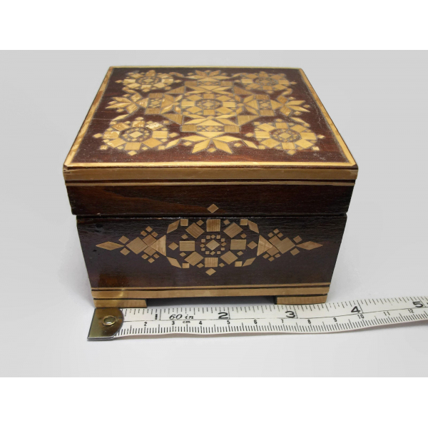 Measurements of Russian wood inlay trinket box