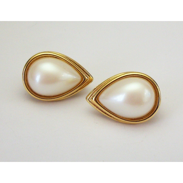 Vintage Monet Pearl Teardrop Clip on Earrings Gold with Faux Pearl ...