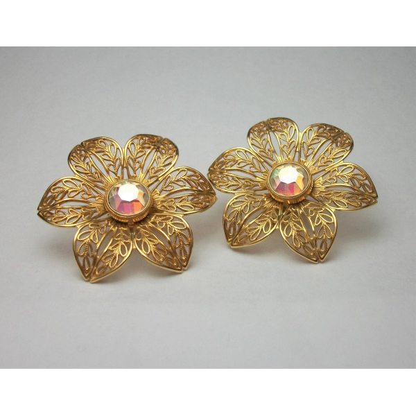 Vintage Avon gold filigree floral clip on earrings