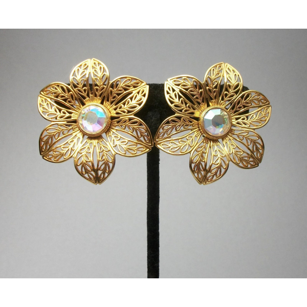 Vintage Avon gold filigree floral clip on earrings
