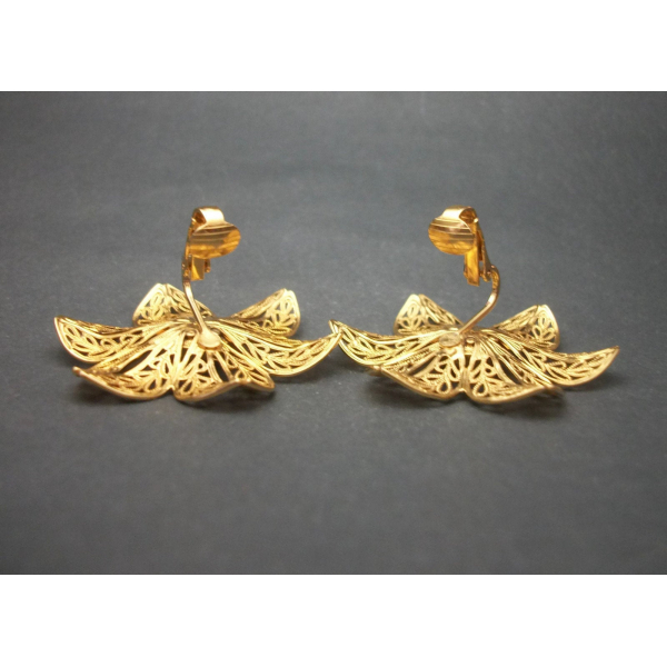 Vintage gold filigree floral clip on earrings