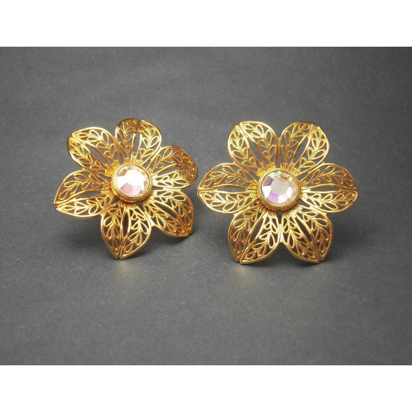 Vintage gold filigree floral clip on earrings