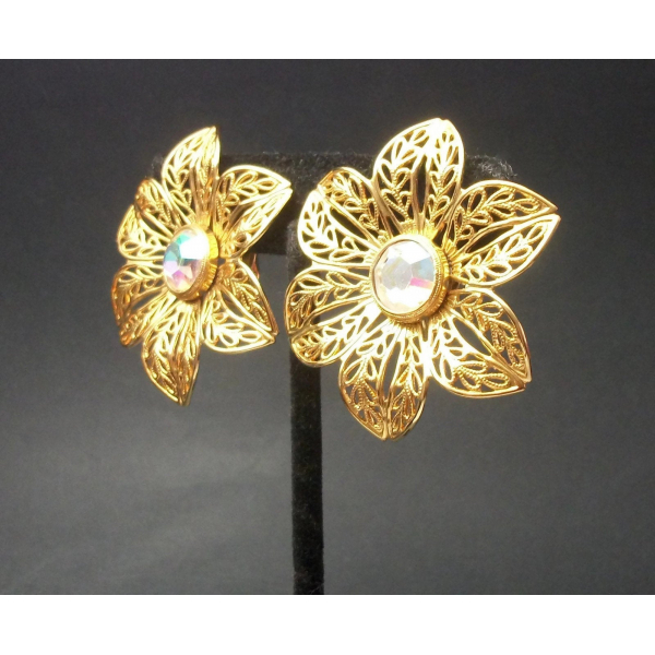 Vintage Avon gold filigree floral clip on earrings