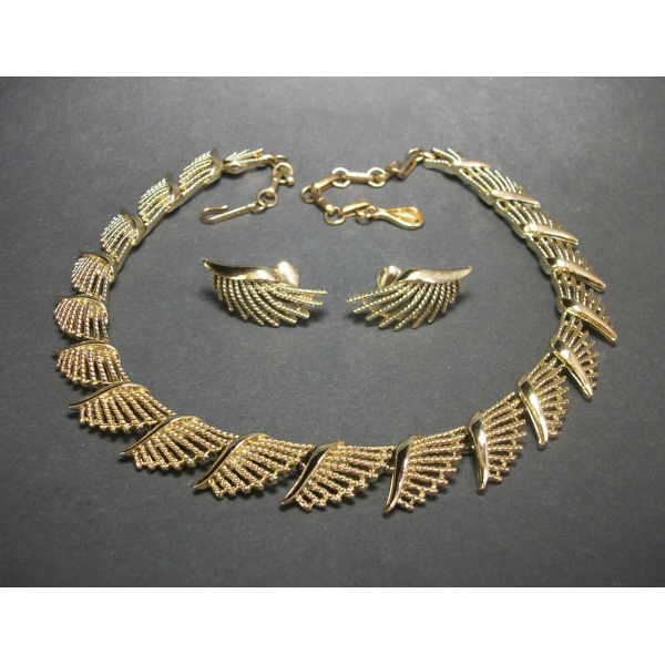 Gold Coro demi parure necklace and earrings