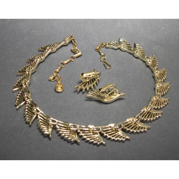 Vintage signed Coro gold necklace and clip on earrings set