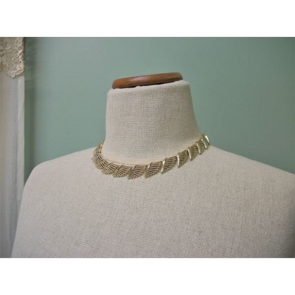 Vingage gold coro choker necklace