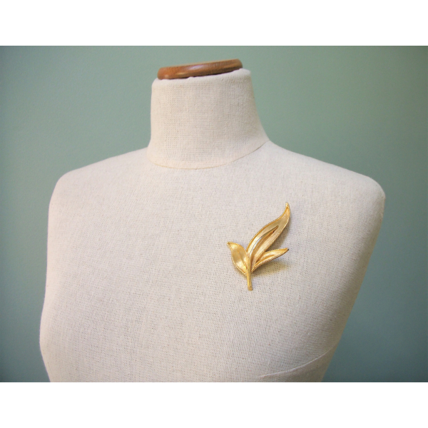 Vintage BSK Leaf Brooch Brushed Gold Big Large Long Pin Signed Floral Brooch