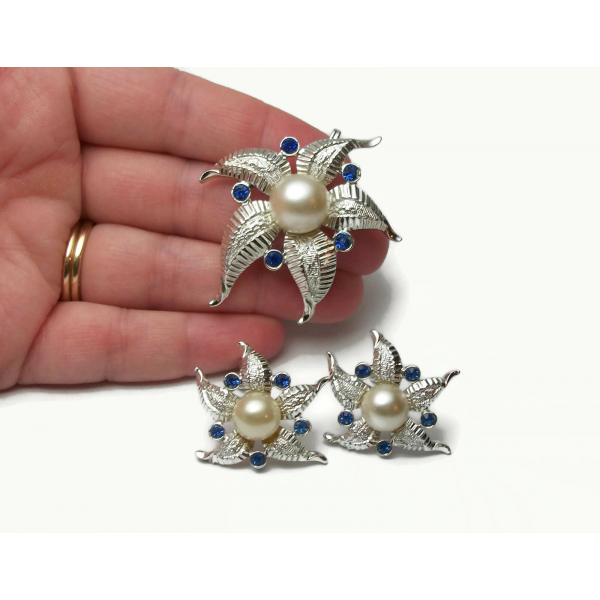 Vintage Silver Pearl Blue Rhinestone Star Brooch Clip on Earrings Demi Parure