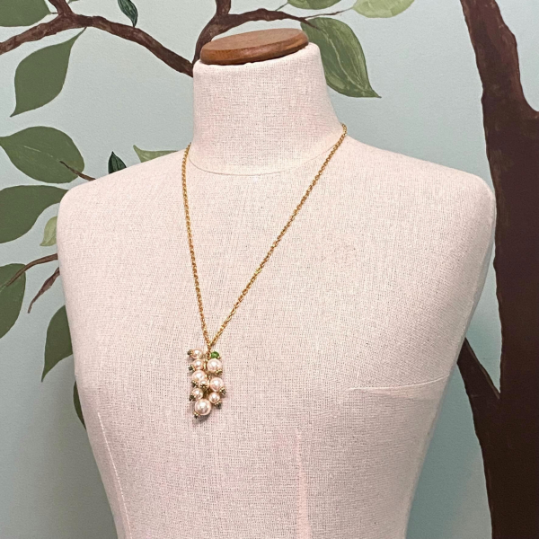 VIntage Sarah Coventry Pearl Bead Cluster Pendant Necklace Long Drop Pendant VIntage Sarah Coventry Pearl Bead Cluster Pendant Necklace Long Drop Pendant
