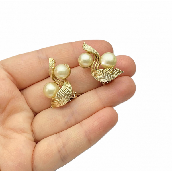 Vintage Lisner Pearl Clip on Earrings Gold Signed Lisner Jewelry