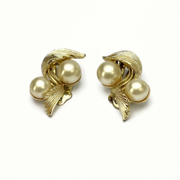 Vintage Lisner Gold Pearl Clip on Earrings Gold Signed Lisner Jewelry