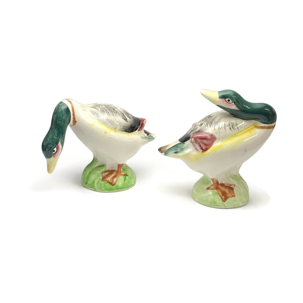 Vintage Ceramic Duck Salt and Pepper Shakers Set with Cork Stoppers Mid Century Collectibles Knick Knacks Kitchen Decor Made in Japan Vintage Ceramic Duck Salt and Pepper Shaker Set Made in Japan Mid Century