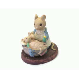 Mouse and Babies Figurine 'All Tucked In' Avon Forest Friends Anthropomorphism
