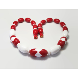 Vintage Chunky Red and White Plastic Bead Necklace with Hidden Screw Clasp 20 in