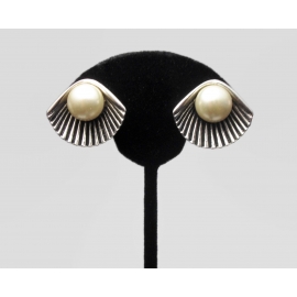 Silver oyster shell and pearl clip on earrings