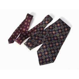 Tommy Hilfiger Patterned Silk Necktie Navy Blue Maroon Wine Red Forest Green Gold 4 inch Wide 60 Inches Long Tie for Men or Women Tommy Hilfiger Italian silk necktie navy blue maroon