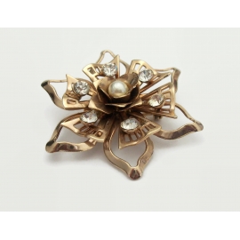Vintage Rose Gold Floral Brooch with Clear Crystal Rhinestones and Faux Pearl Metal Rose Mid Century Jewelry Lapel Pin Vintage Rose Gold Floral Brooch with Clear Crystal Rhinestones