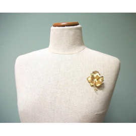 Vintage Gold Leaf Brooch Lapel Pin Textured Detailed Autumn Fall Leaf Pin